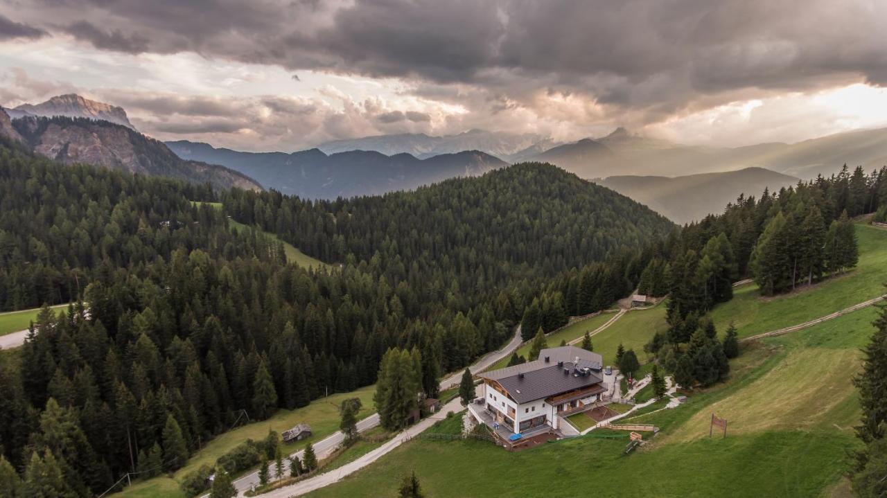 Alpine Hotel Gran Foda' San Vigilio Di Marebbe Bagian luar foto